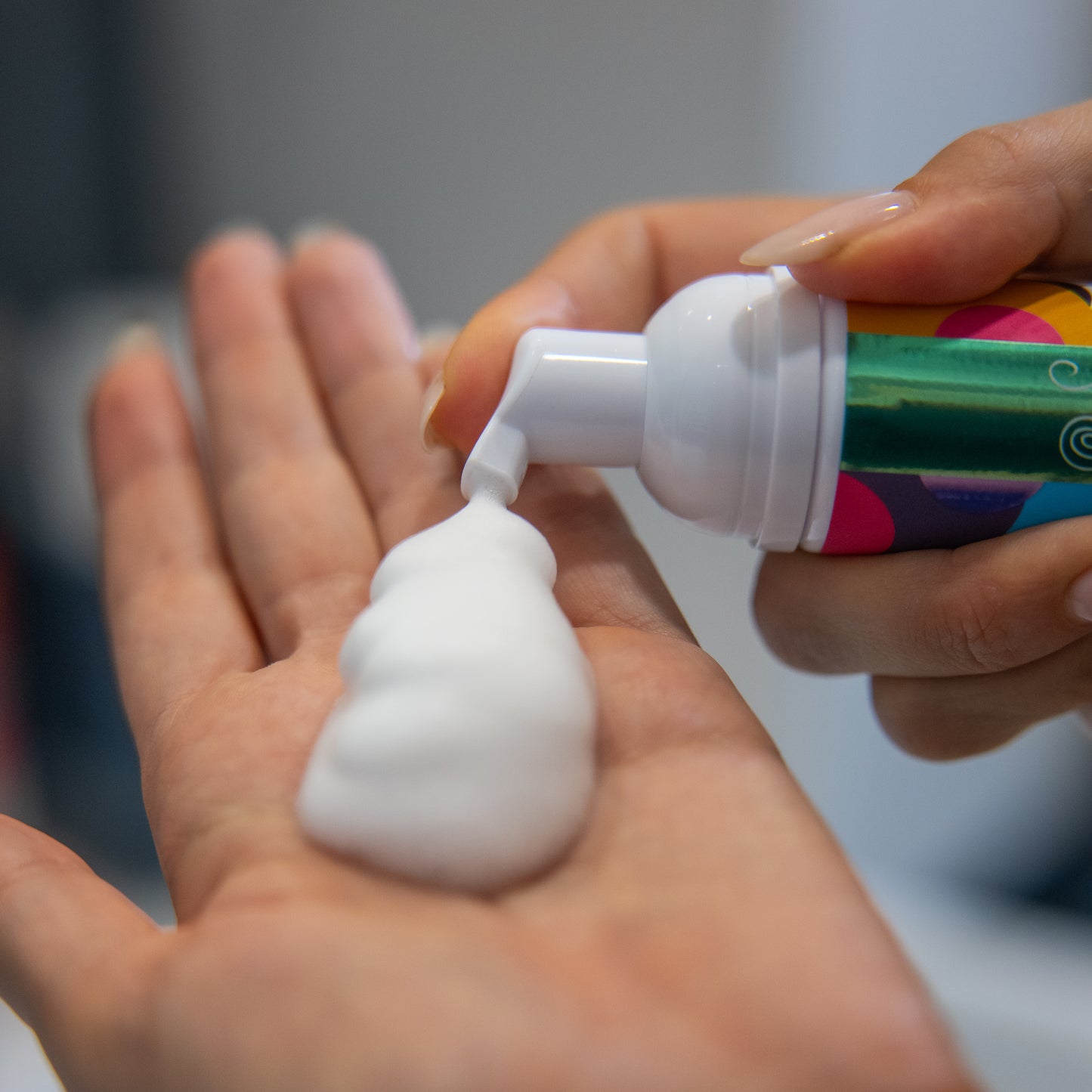 Natuurlijk Reinigingsschuim voor het Gezicht met Citroenmelisse en Geranium - voor elk huidtype