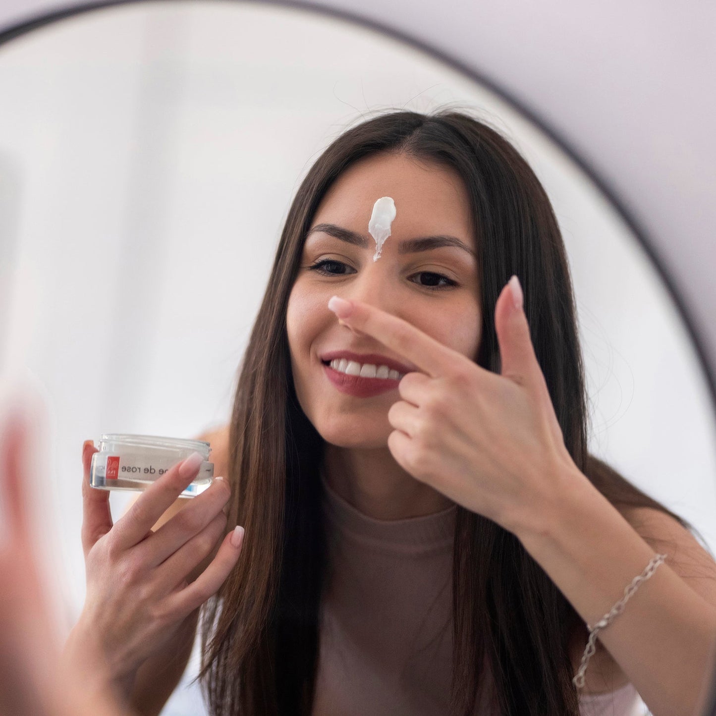 Koop 1 Hydraterende Dagcrème en 1 Anti-Aging Serum, Krijg 1 Oogcrème Gratis